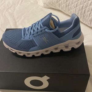 On cloud running shoes women size 9.5. Never worn
